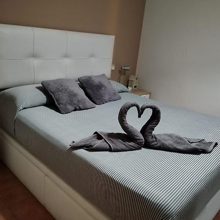Habitacion Con Cama Matrimonial En Malaga Bagian luar foto