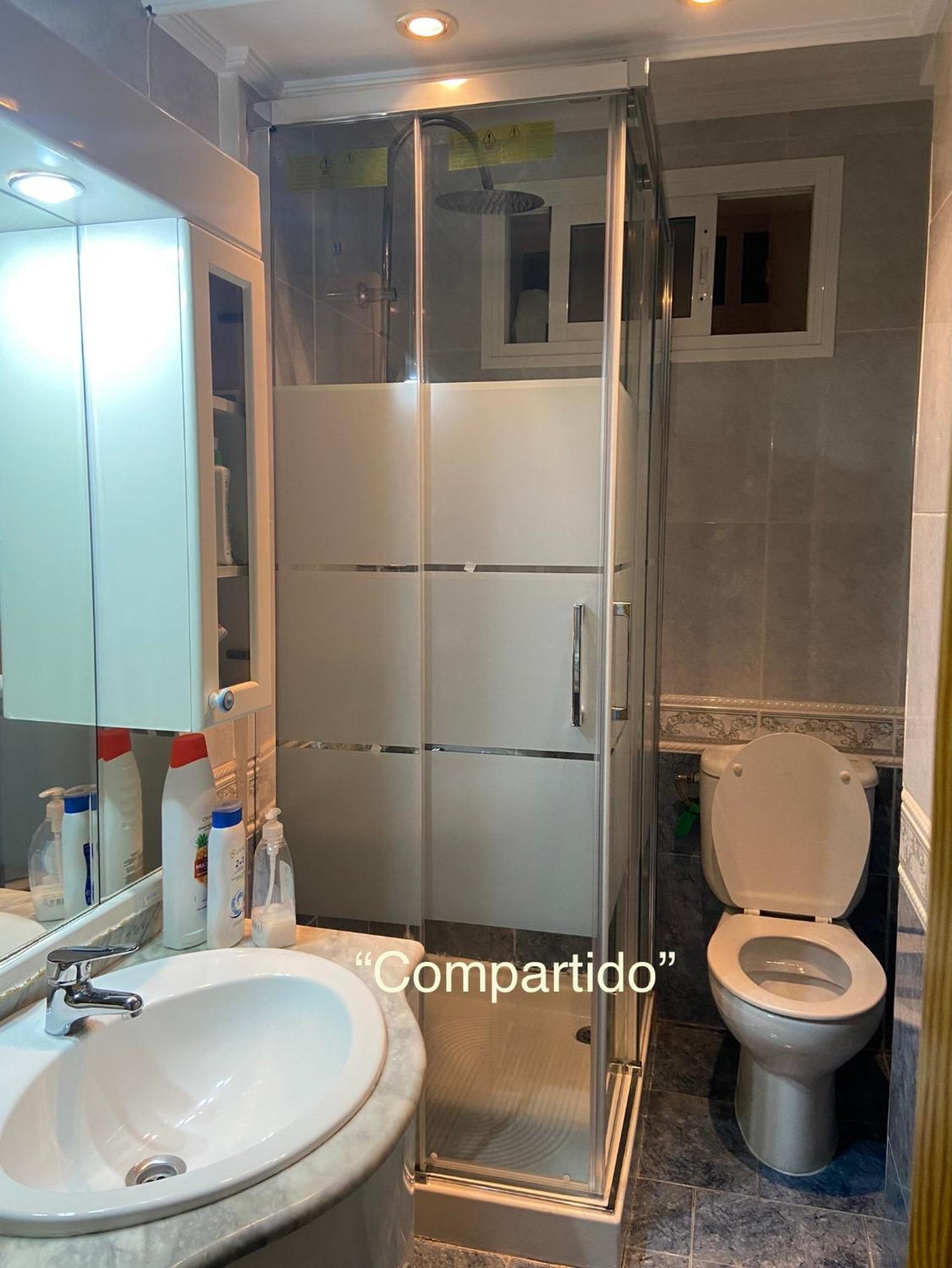 Habitacion Con Cama Matrimonial En Malaga Bagian luar foto