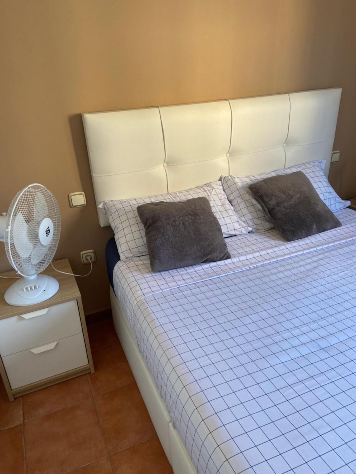 Habitacion Con Cama Matrimonial En Malaga Bagian luar foto